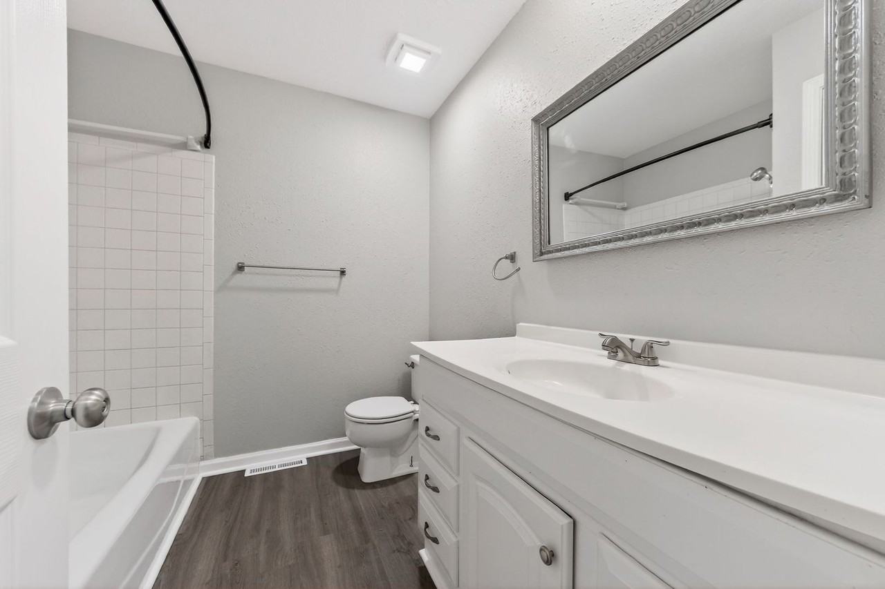 1802 Sw Sunset St - Photo 7 of 19