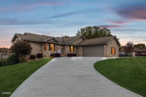 featured image of 734 Southview Cir