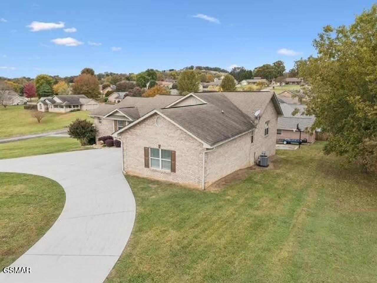 734 Southview Cir - Photo 2 of 28