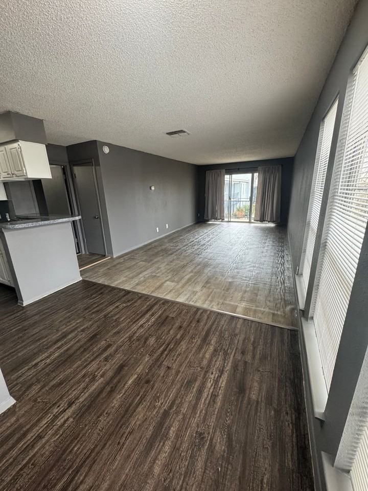 2405 E 55th Pl #18 - Photo 2 of 8