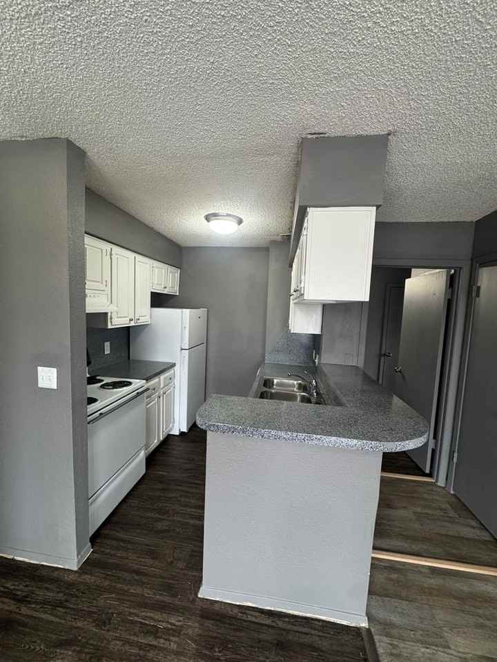 2405 E 55th Pl #18 - Photo 3 of 8