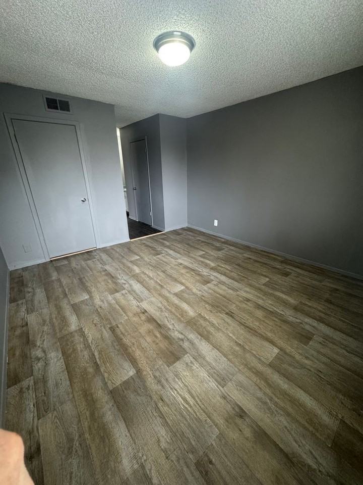 2405 E 55th Pl #18 - Photo 6 of 8