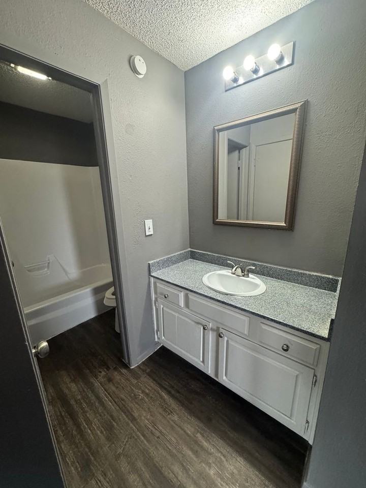 2405 E 55th Pl #18 - Photo 7 of 8