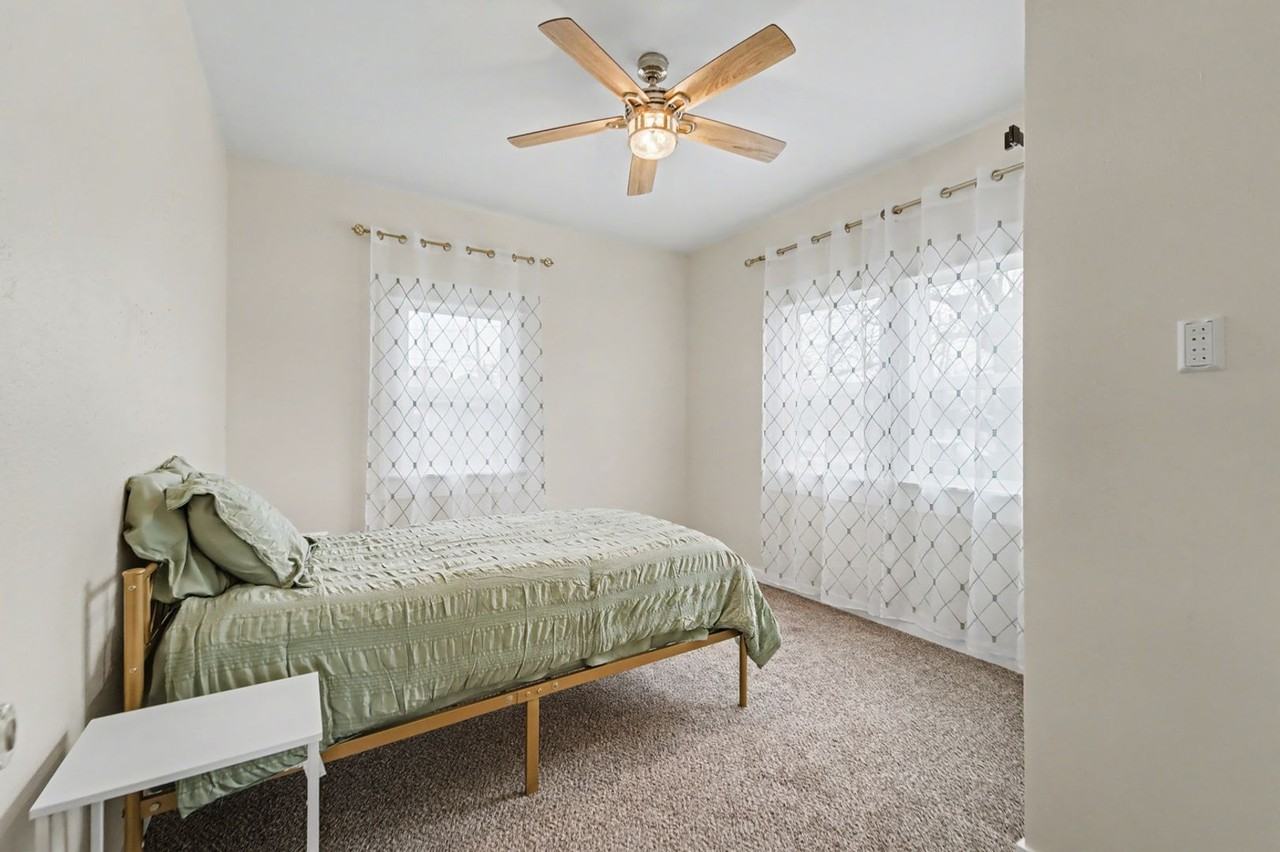 929 12th St - Photo 4 of 16