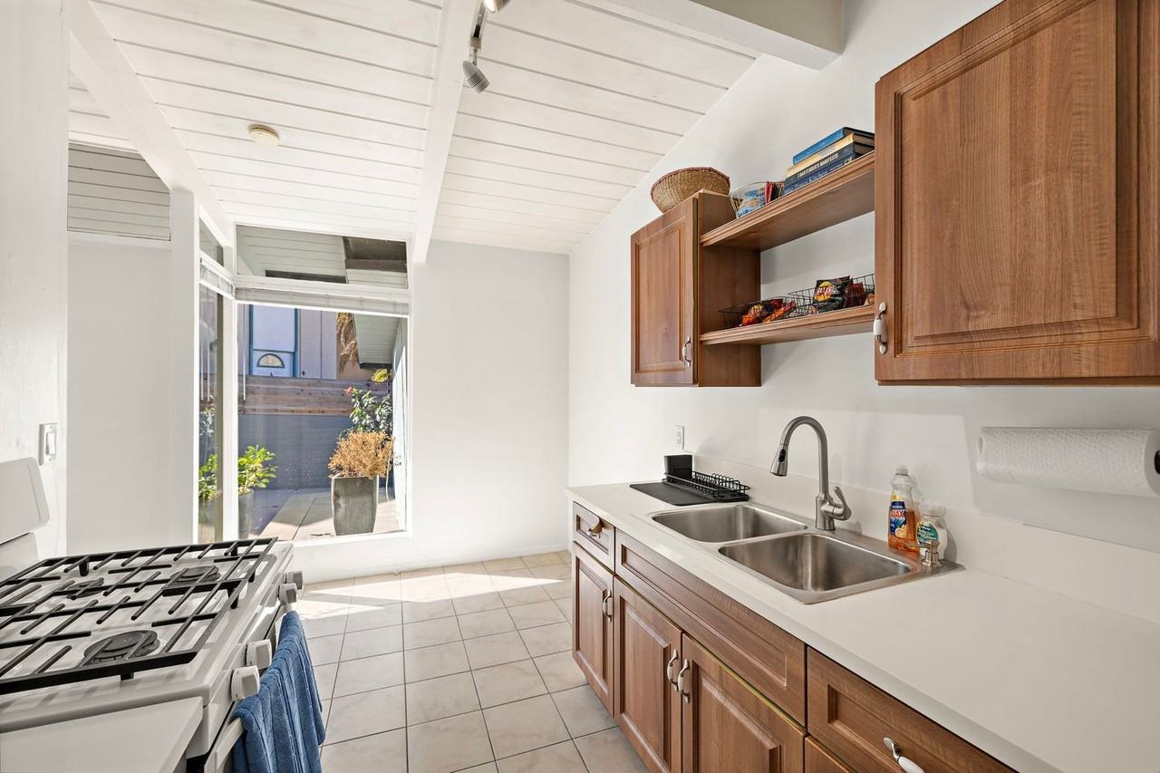 139 W Canada - Photo 3 of 15