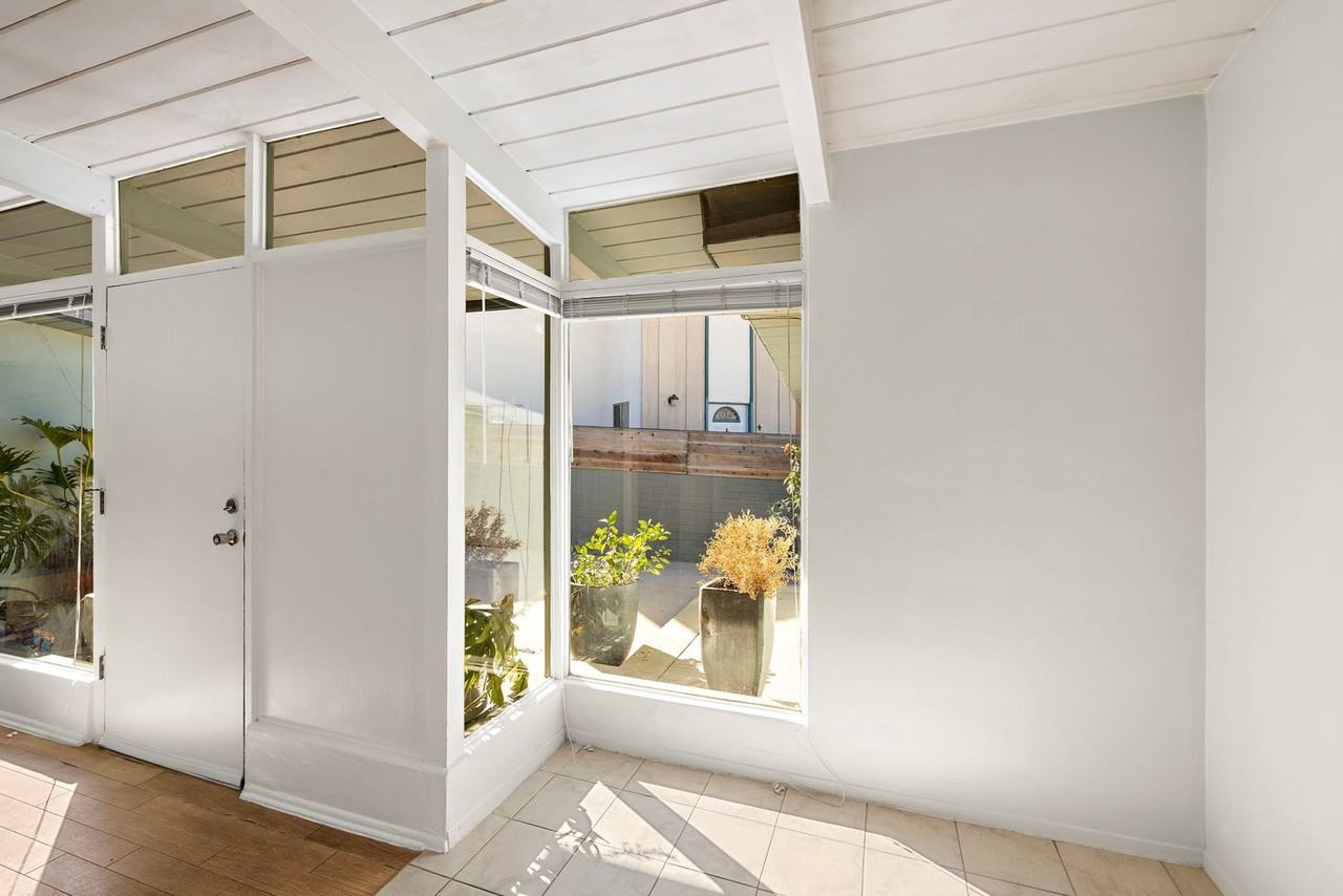 139 W Canada - Photo 4 of 15