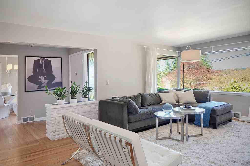 825 Ne 103rd St - Photo 3 of 15