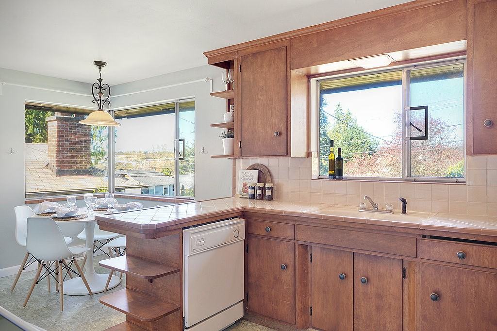 825 Ne 103rd St - Photo 7 of 15