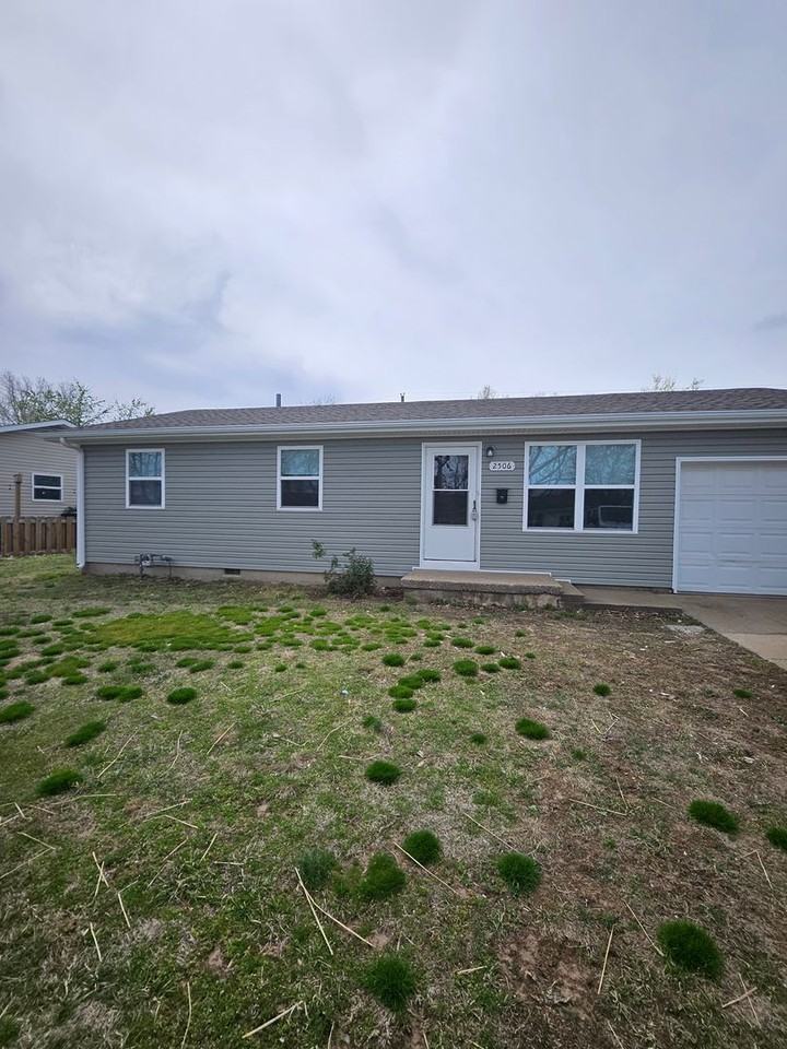 2506 Montana Pl - Photo 2 of 19