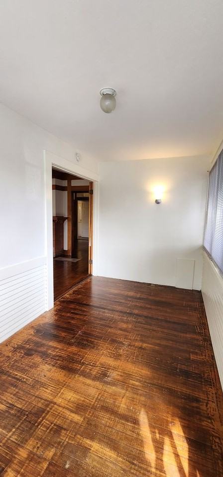 1048 Adella Ave - Photo 3 of 19