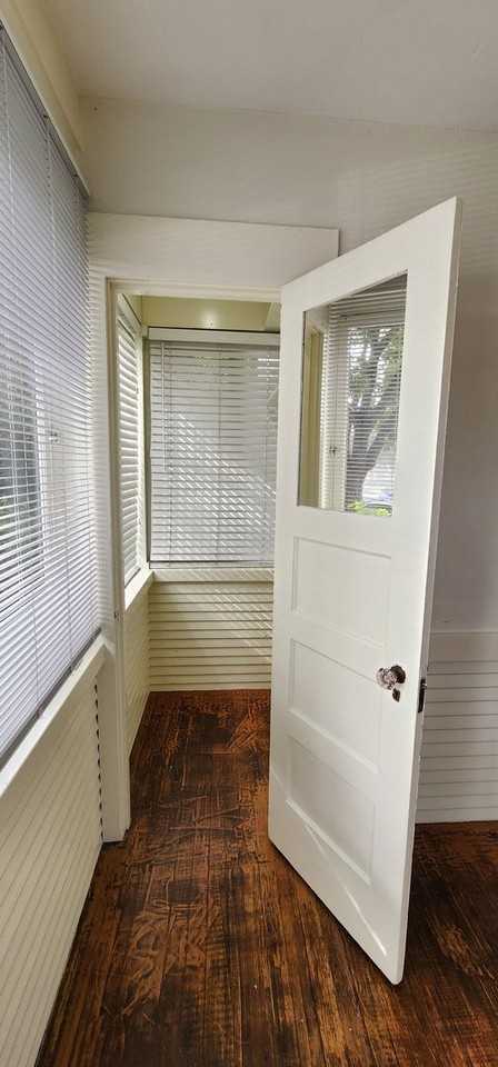 1048 Adella Ave - Photo 4 of 19