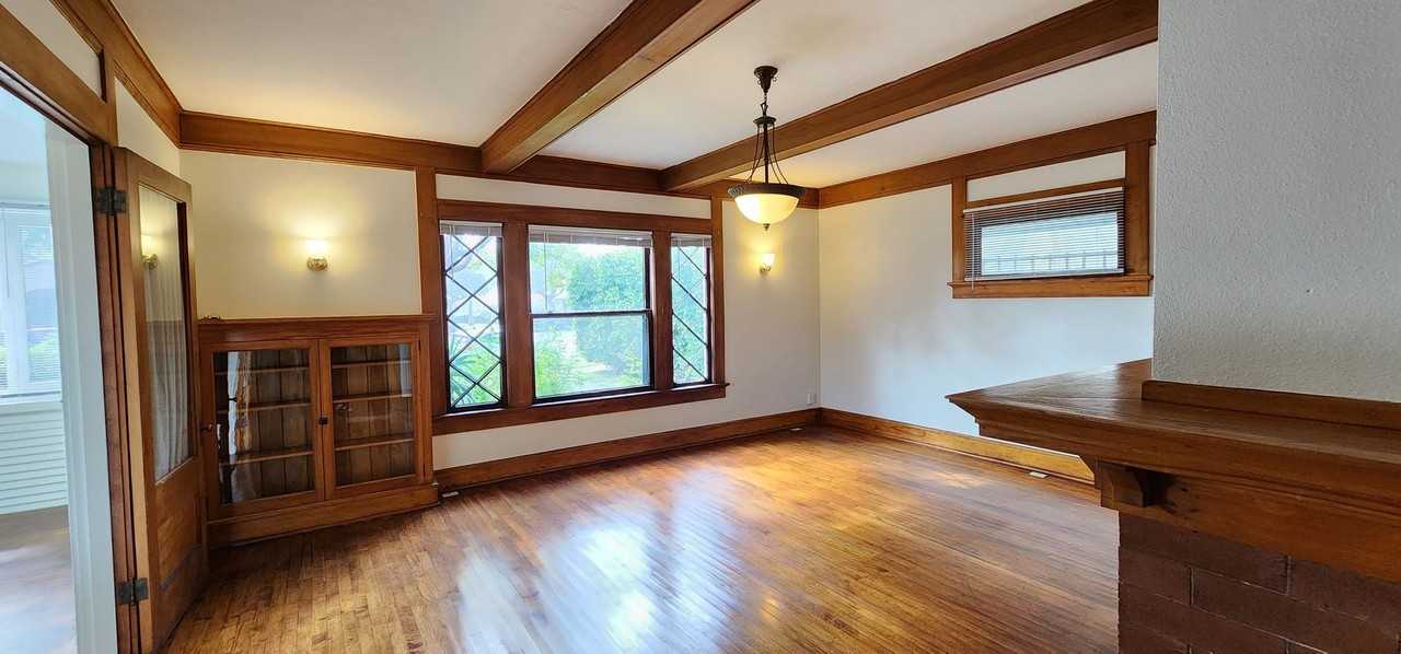 1048 Adella Ave - Photo 5 of 19