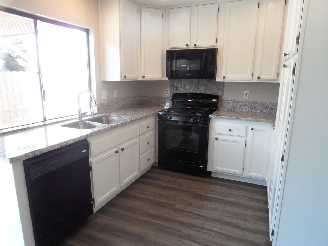 2862 N Cottonwood St #3 - Photo 3 of 27