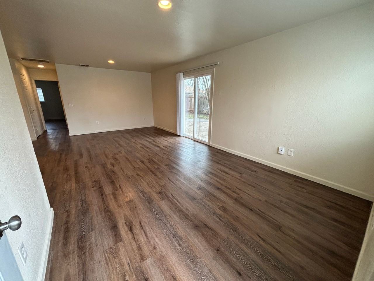 6805 Woodbine Ave - Photo 2 of 18