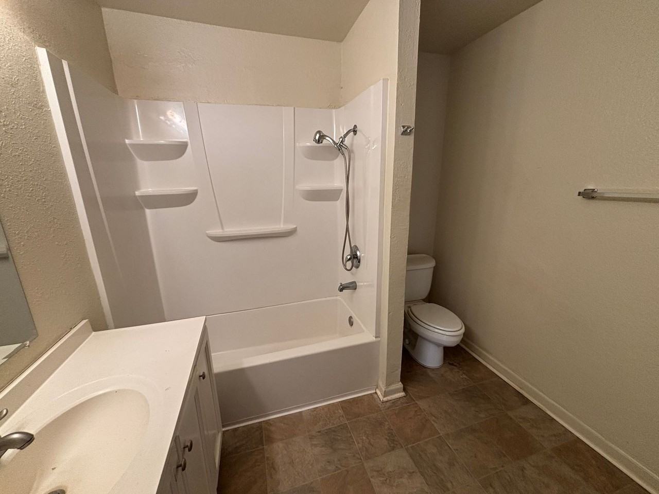 6805 Woodbine Ave - Photo 5 of 18