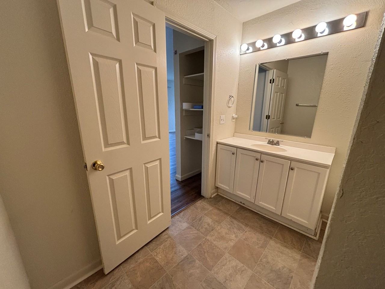 6805 Woodbine Ave - Photo 6 of 18