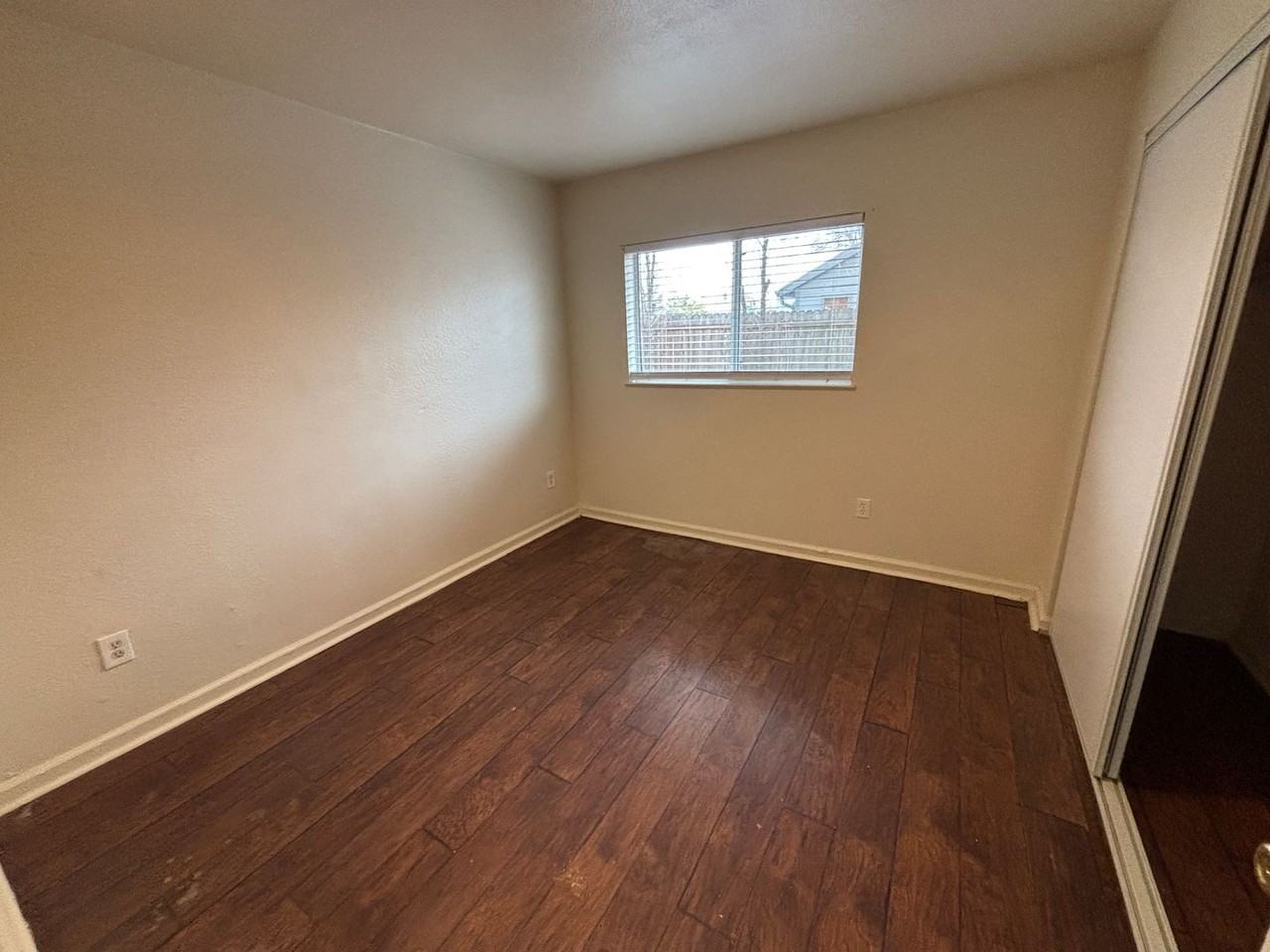 6805 Woodbine Ave - Photo 7 of 18