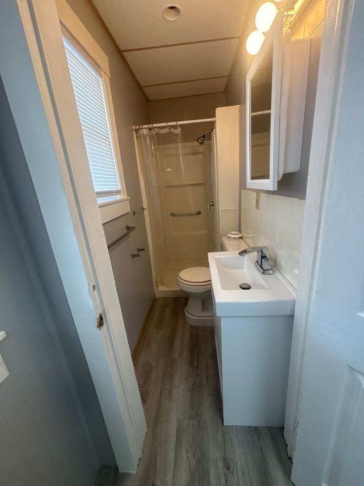 217 W North St - Photo 2 of 5