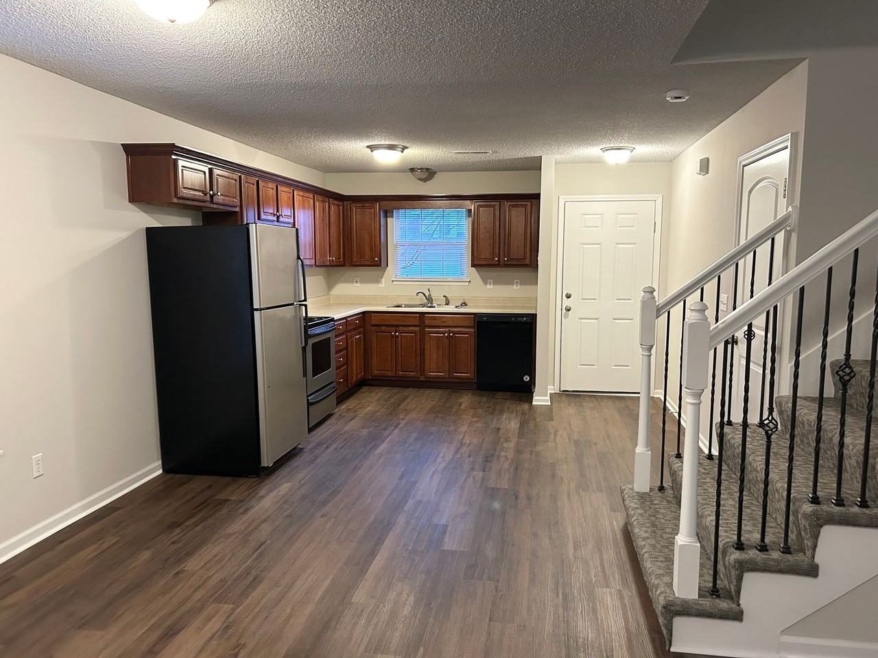 1100 Nw Willow Dr - Photo 3 of 10