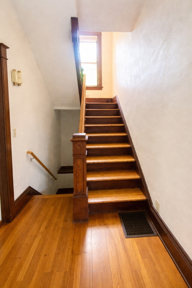 1872 Marshall Ave - Photo 3 of 31