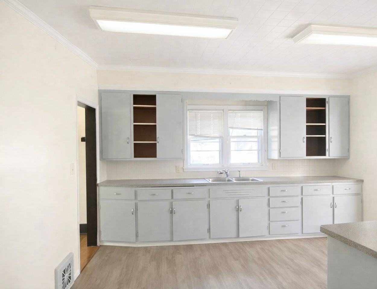 1872 Marshall Ave - Photo 6 of 31