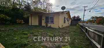 featured image of 471 Sw I St