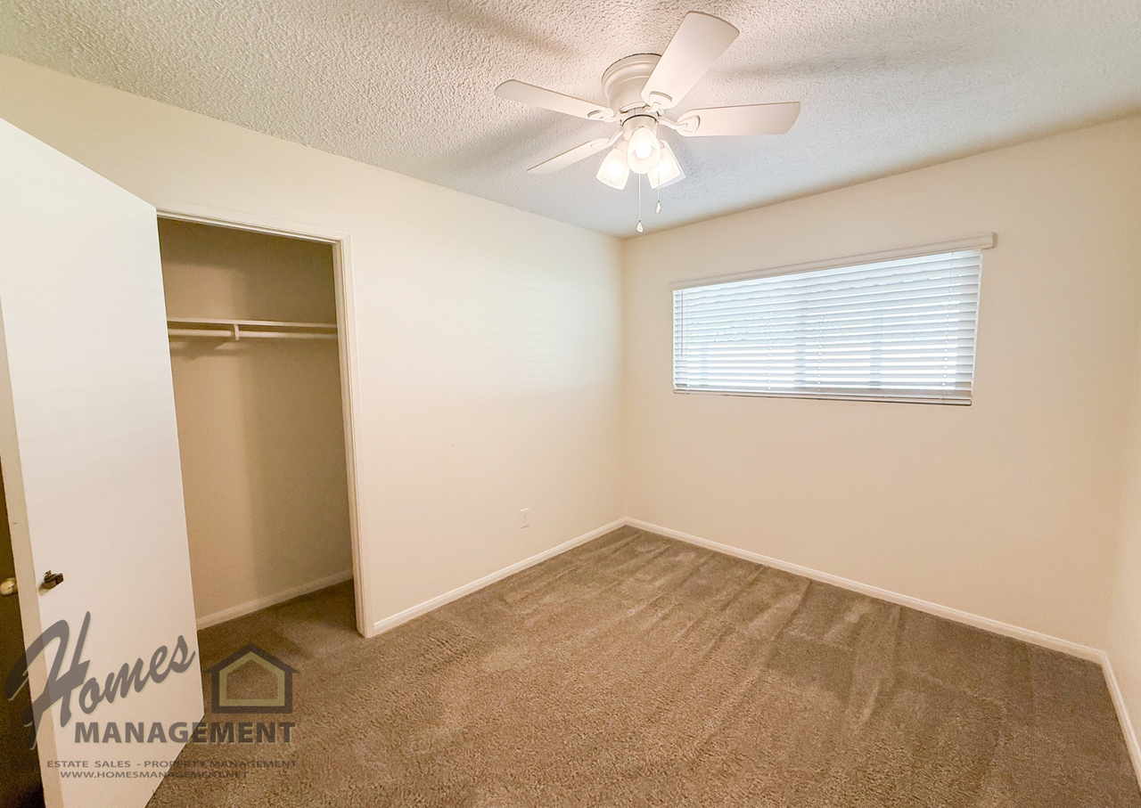 1034 N Ivy St - Photo 7 of 17