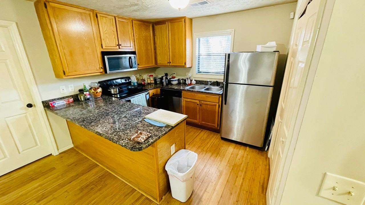 449 N Donahue Dr ##C21 - Photo 3 of 20