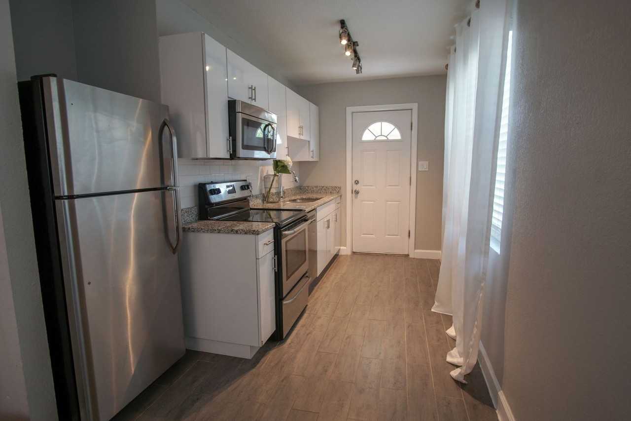 1904 W Cypress St #A - Photo 4 of 12