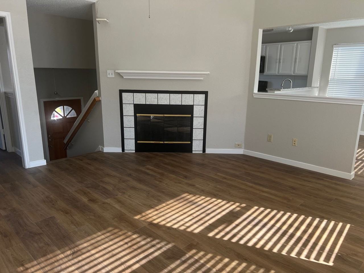 786 Eiffel Dr - Photo 2 of 9