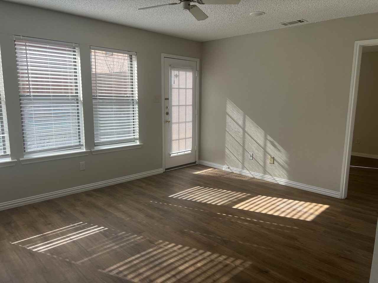 786 Eiffel Dr - Photo 3 of 9