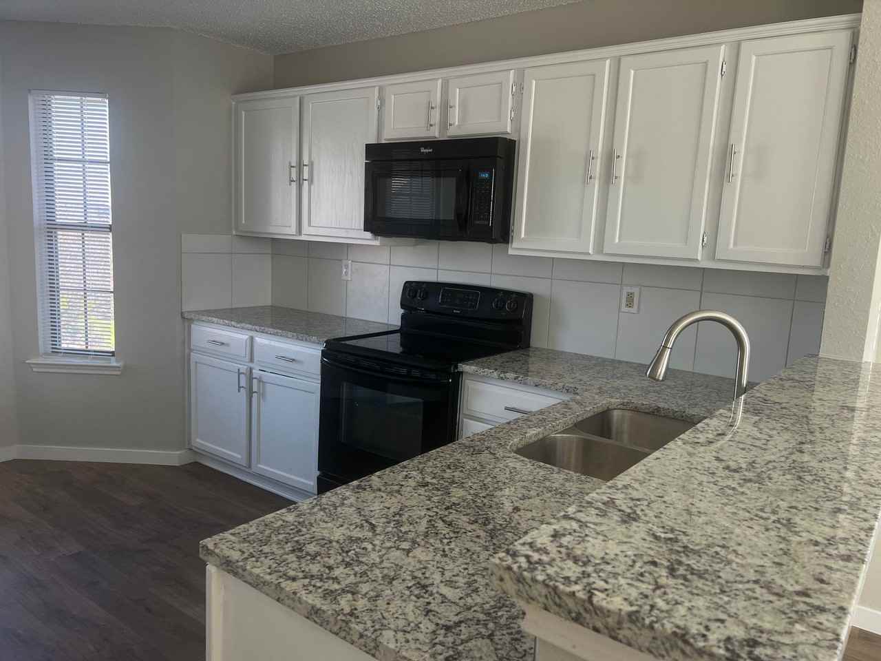 786 Eiffel Dr - Photo 4 of 9