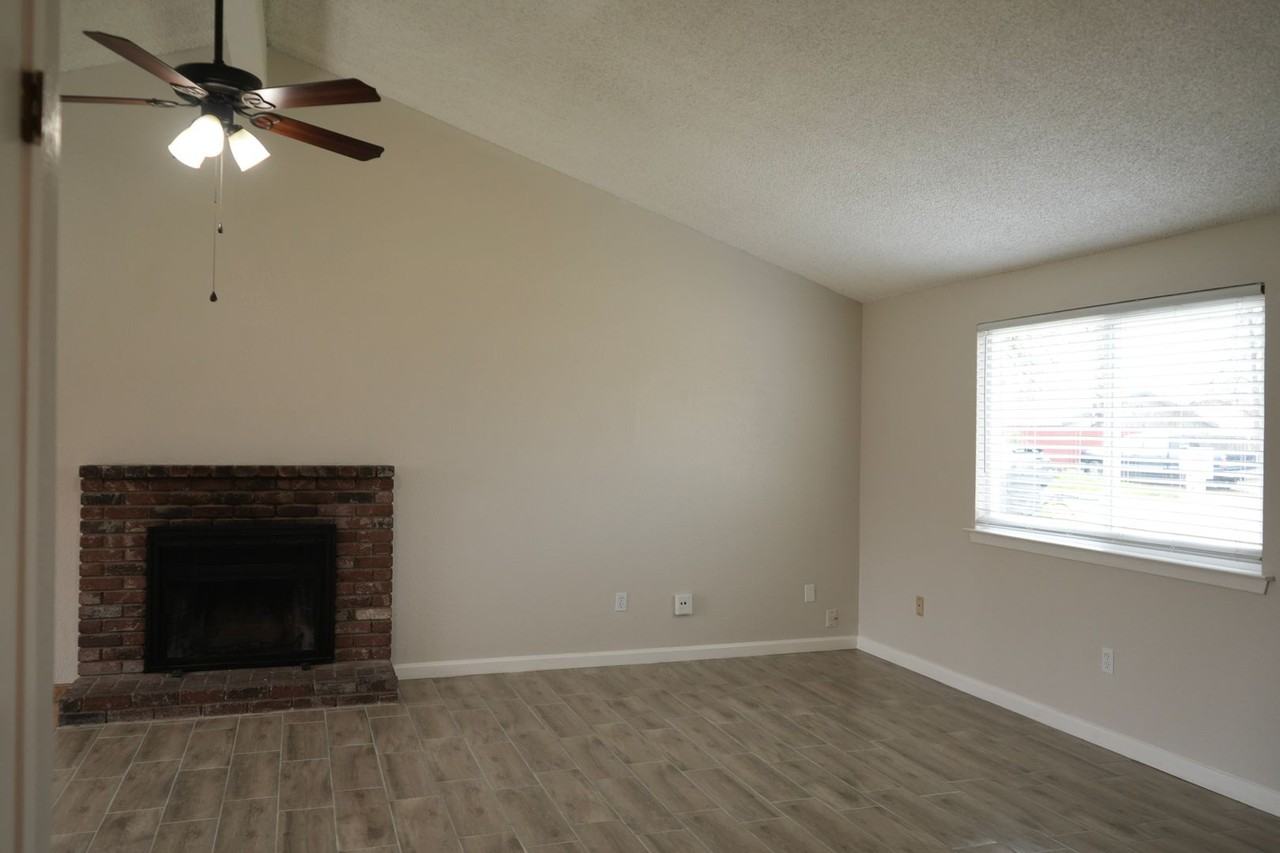 4310 N Barcus Ave - Photo 3 of 26