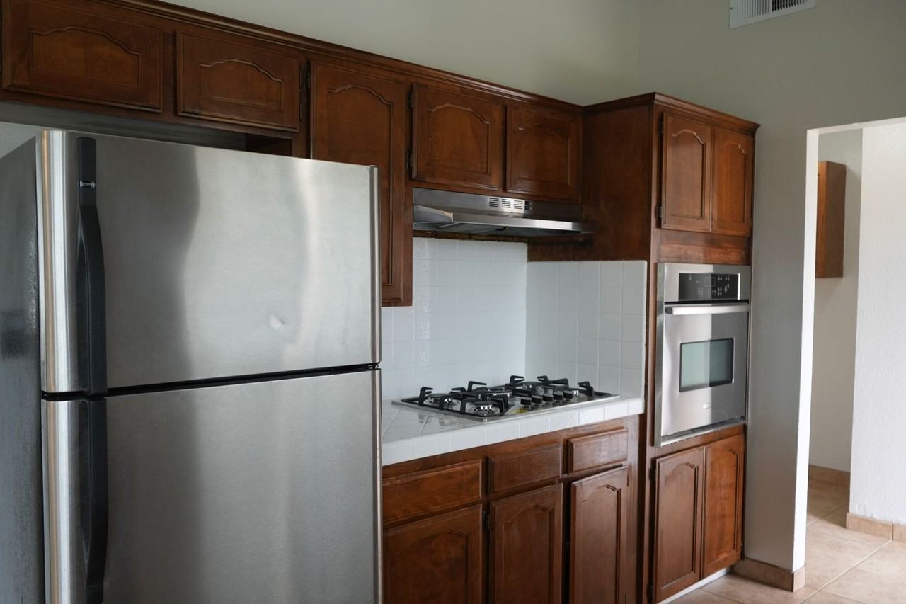 4310 N Barcus Ave - Photo 5 of 26