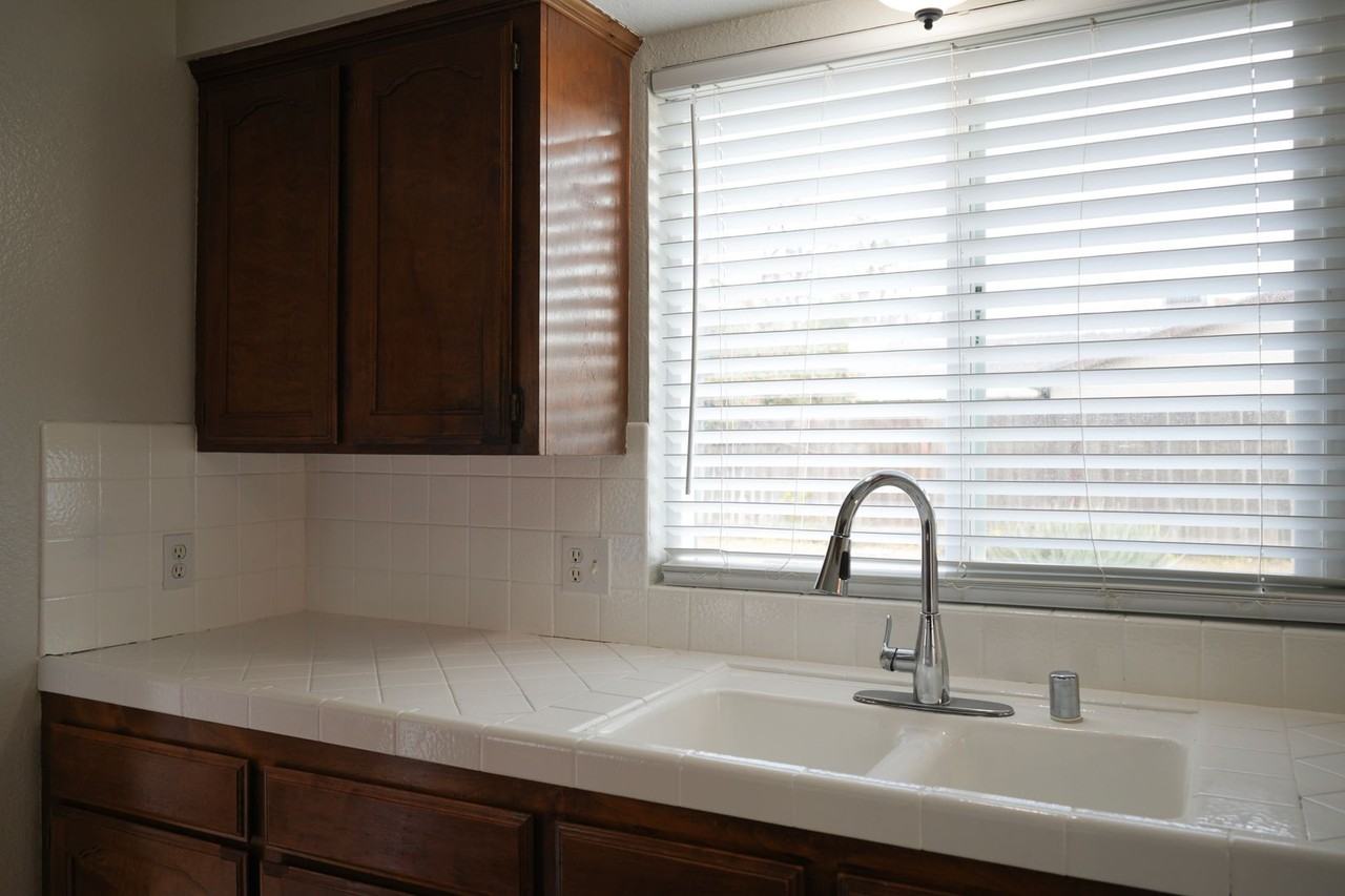 4310 N Barcus Ave - Photo 6 of 26