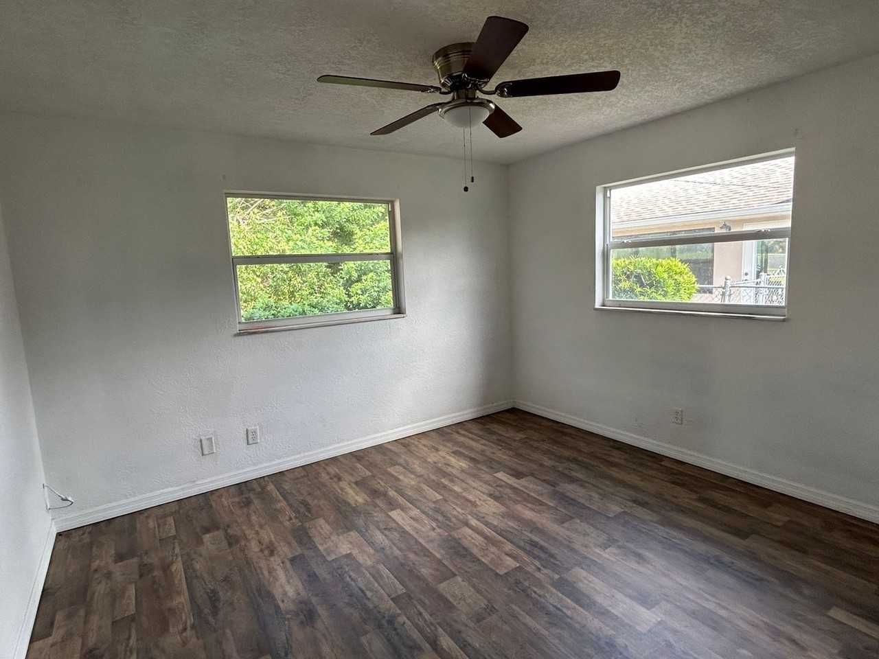 1315 Laurel Dr - Photo 7 of 10