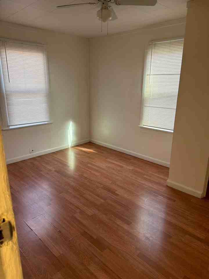 1116 5th St - Photo 4 of 5