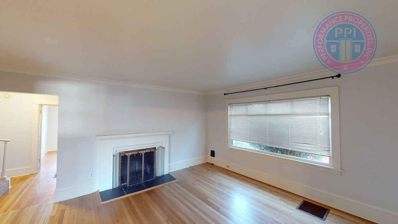 3284 Ne Bryce St - Photo 4 of 39