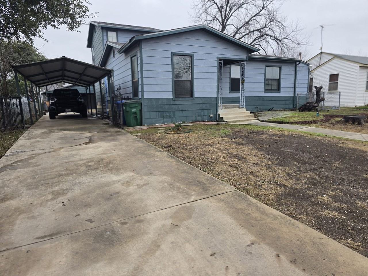 2710 W Craig Pl - Photo 2 of 18