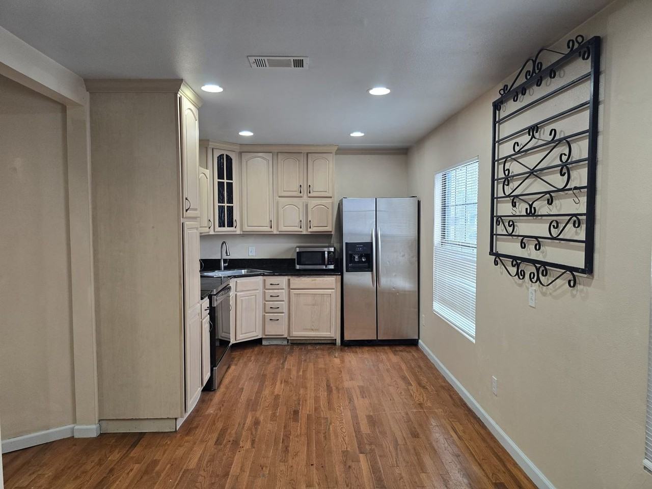 2710 W Craig Pl - Photo 4 of 18