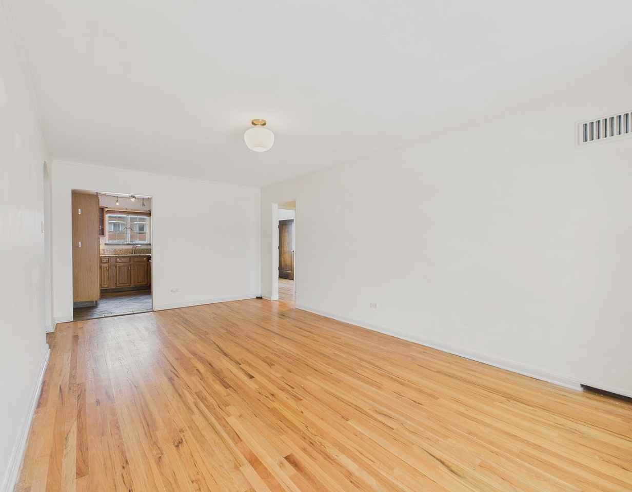 943 N Emerson St #4 - Photo 5 of 17