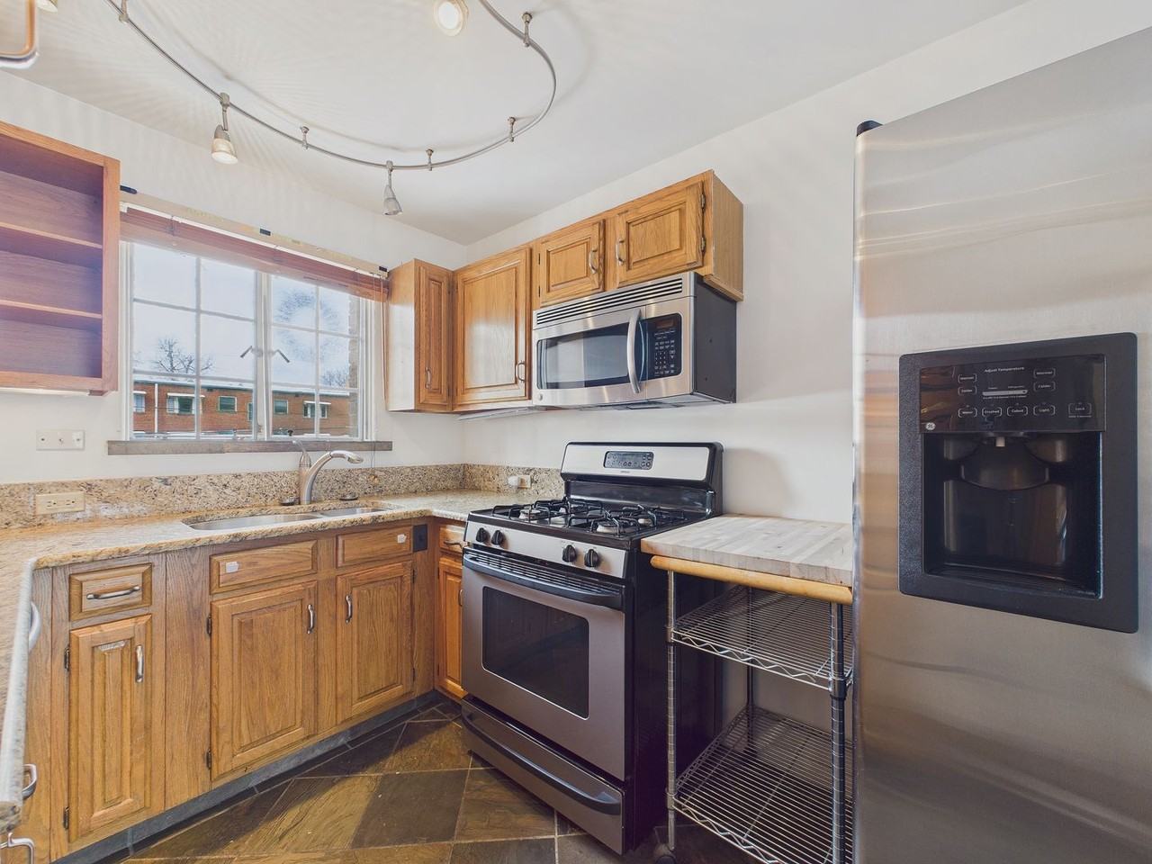 943 N Emerson St #4 - Photo 6 of 17