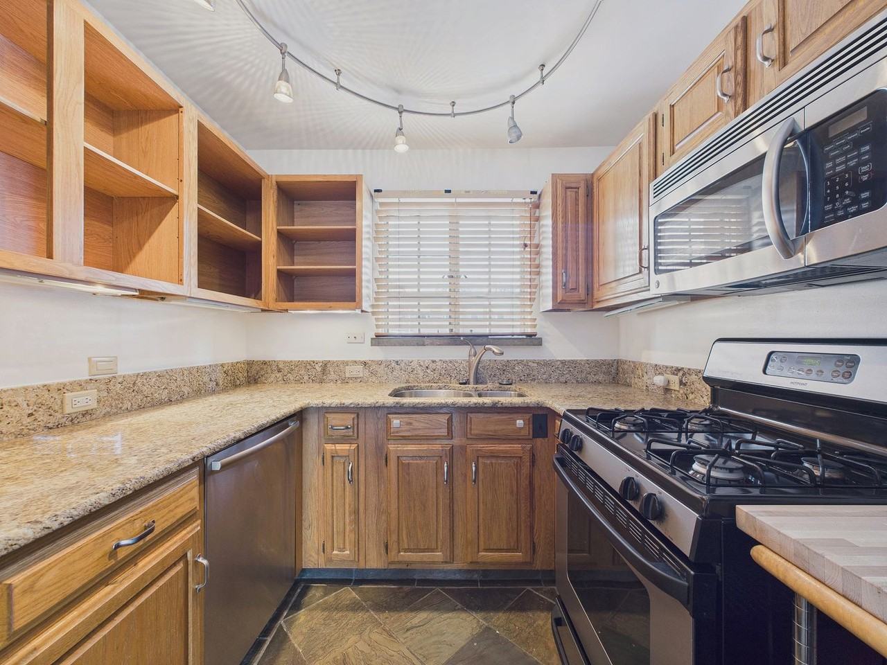 943 N Emerson St #4 - Photo 7 of 17