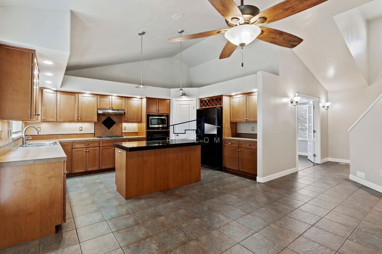 2368 N 650 E - Photo 6 of 38