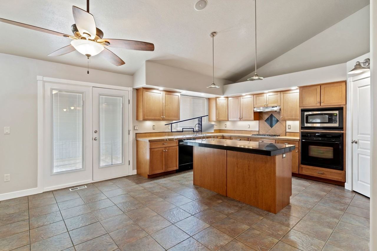 2368 N 650 E - Photo 7 of 38