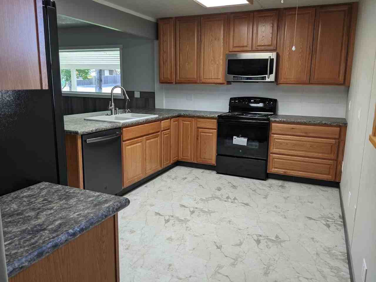 1223 Burrell Ave - Photo 3 of 16