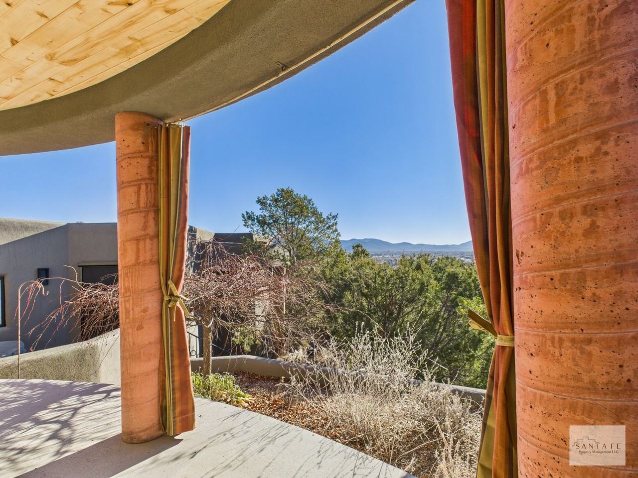 1614 City Lights St - Photo 2 of 14