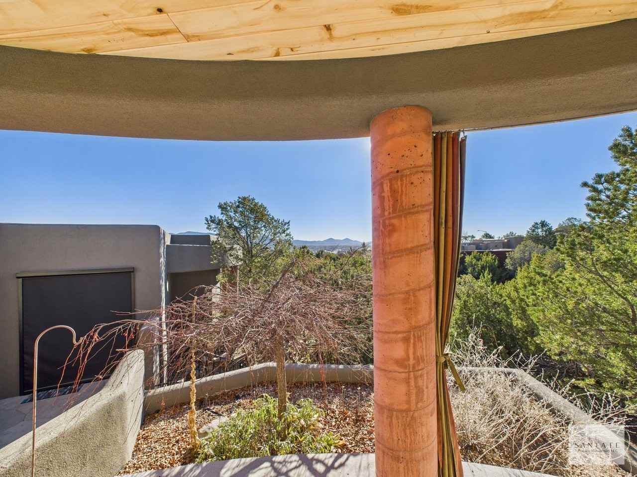 1614 City Lights St - Photo 3 of 14