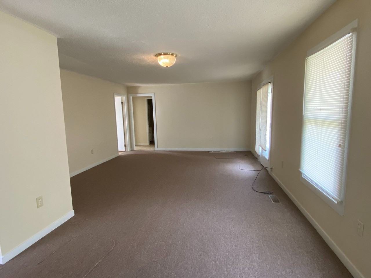 470 Linda Dr Se - Photo 2 of 8