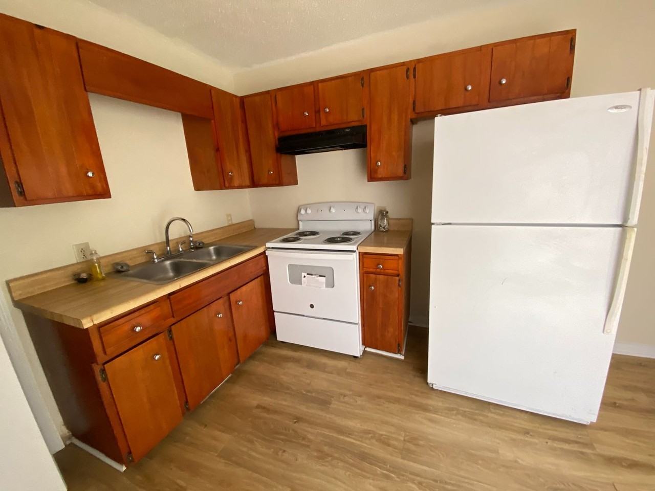 470 Linda Dr Se - Photo 3 of 8